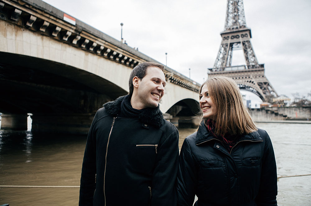 couple amoureux à Paris